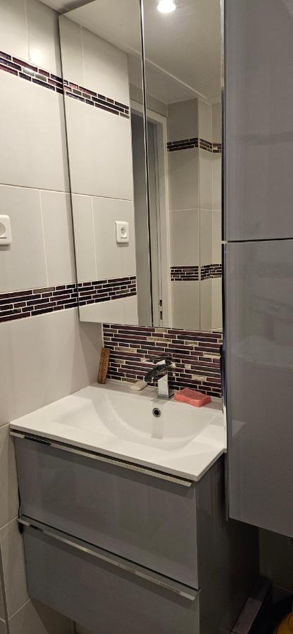 Studio 22M2 A Ivry/Seine-A 200 Metres De Paris. Proche Metro 7 Dış mekan fotoğraf